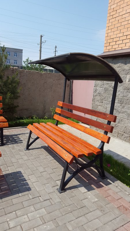 Скамейка с навесом