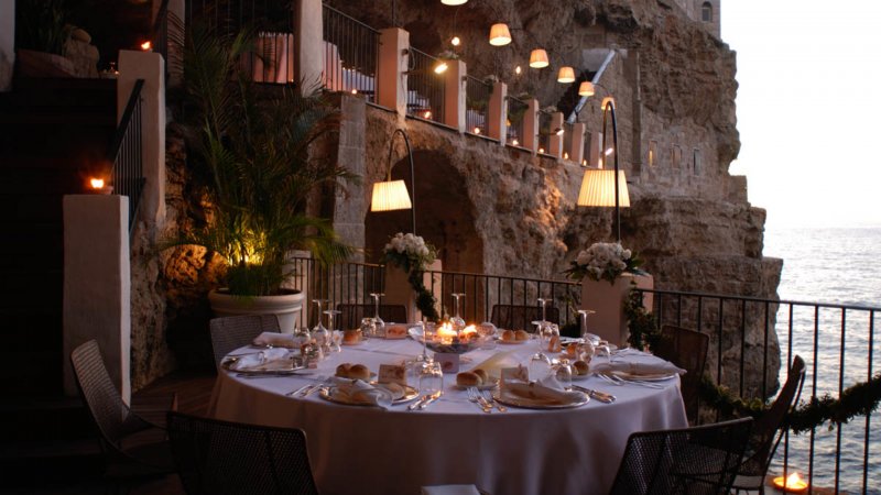 Ресторан в скале Италия Grotta Palazzese