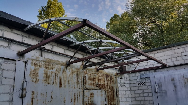 Козырек над гаражными воротами