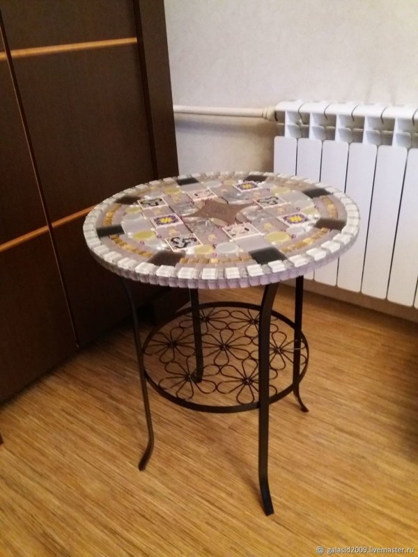 Столик с мозаикой