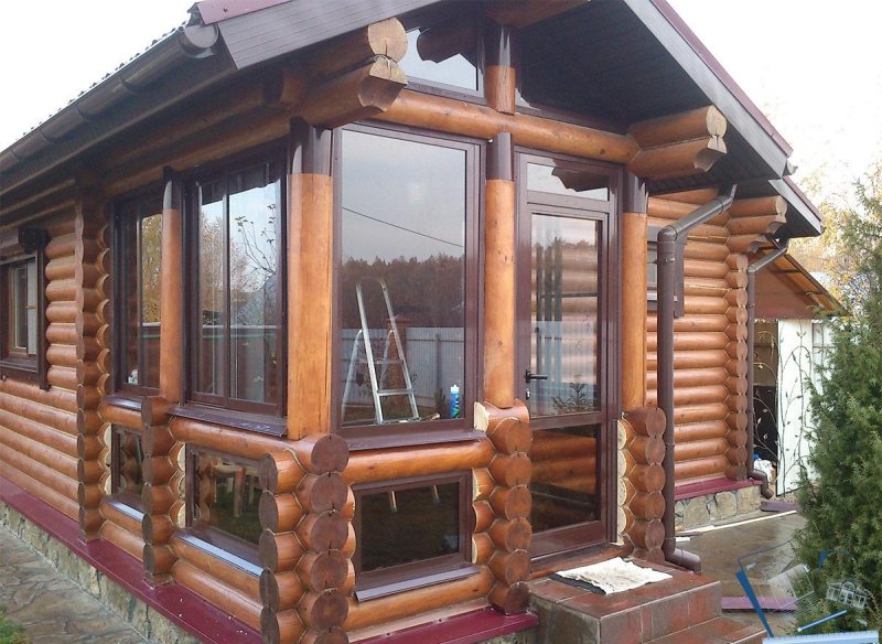 Остекление веранды из бревна