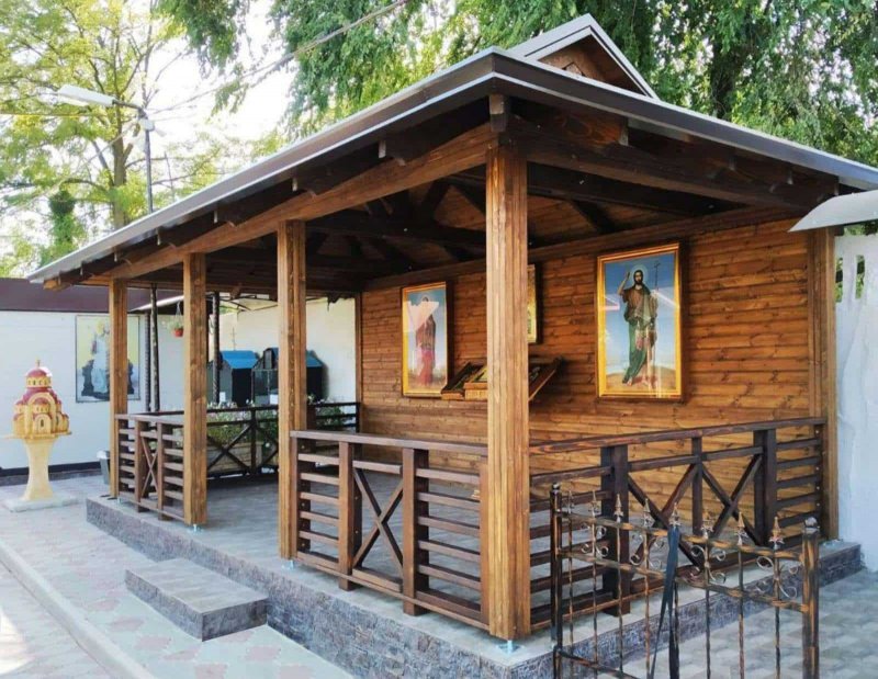 Беседка из сруба с террасой