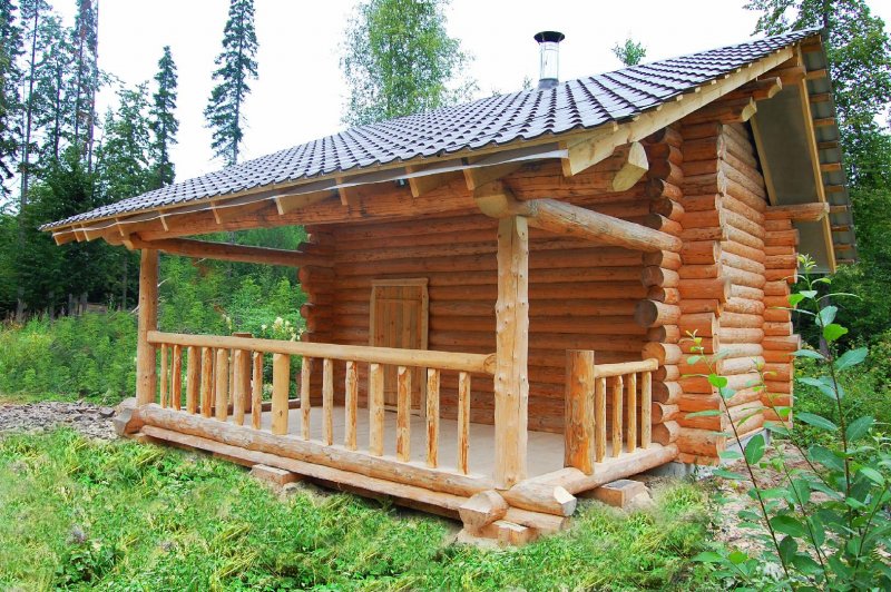 Баня из сруба с верандой