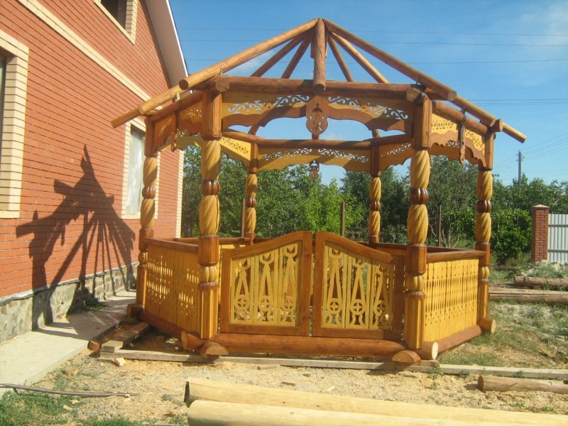 Резные столбы для беседки