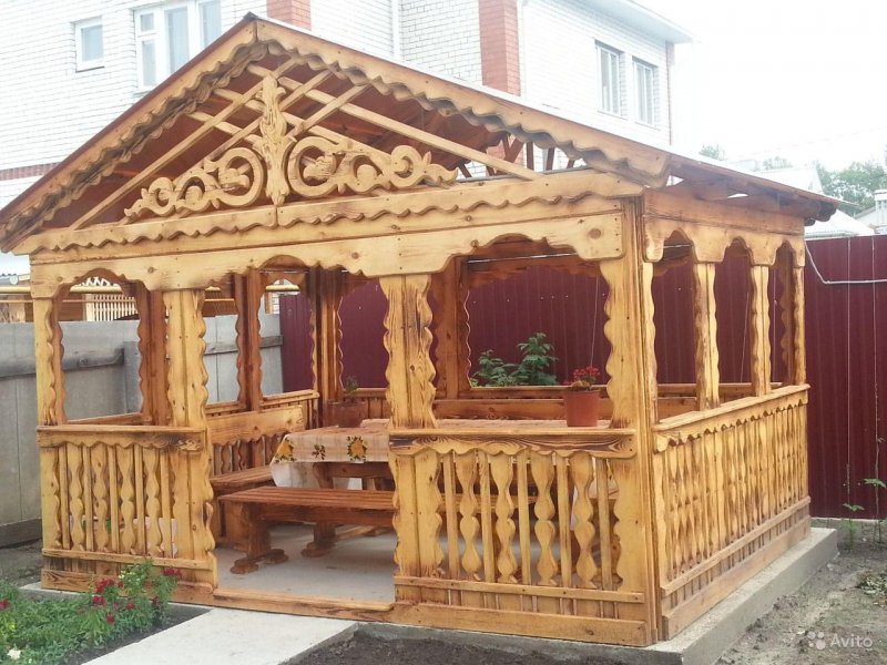 Резная веранда из дерева