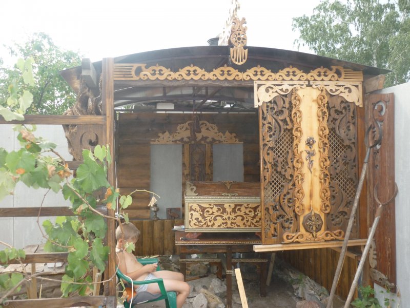 Резные беседки для дачи