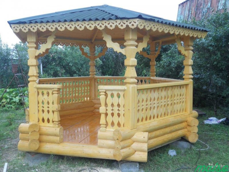 Резные столбы из дерева для беседки