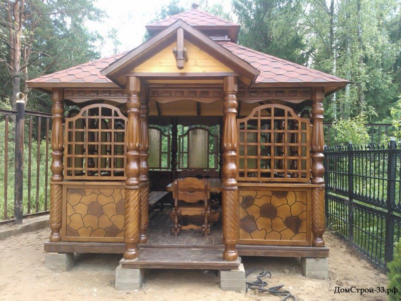 Резная беседка с мангалом