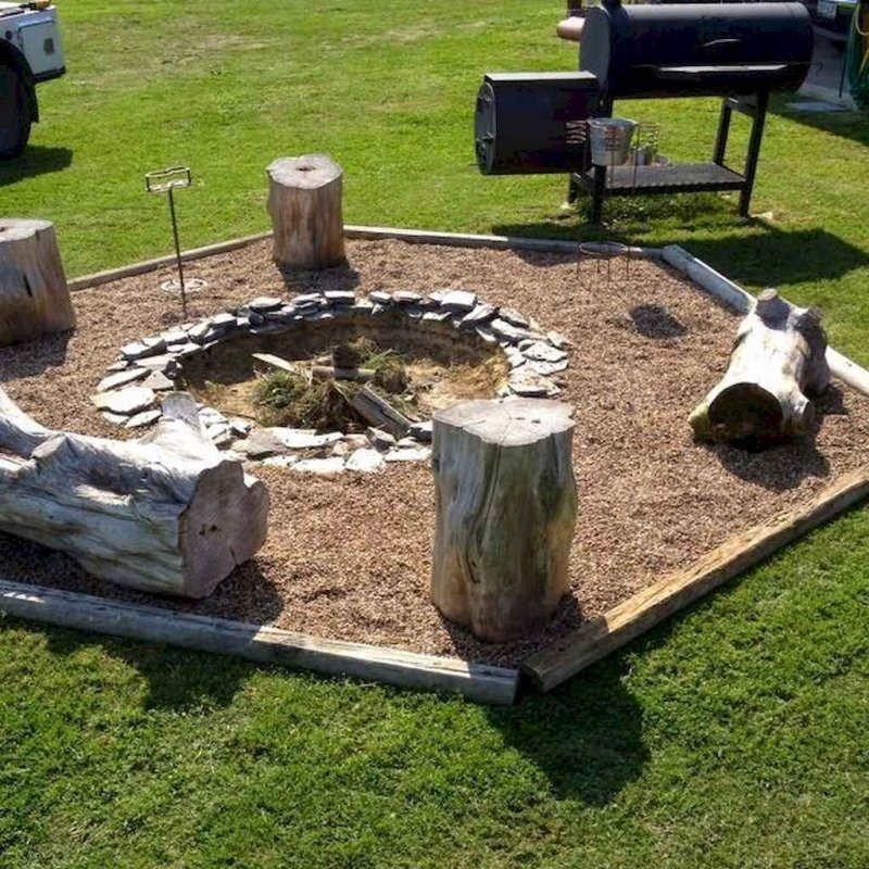 Кострище на даче из камней