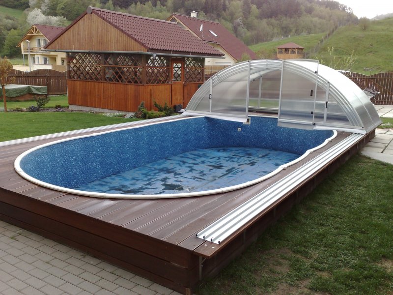 Бассейн с раздвижной крышей