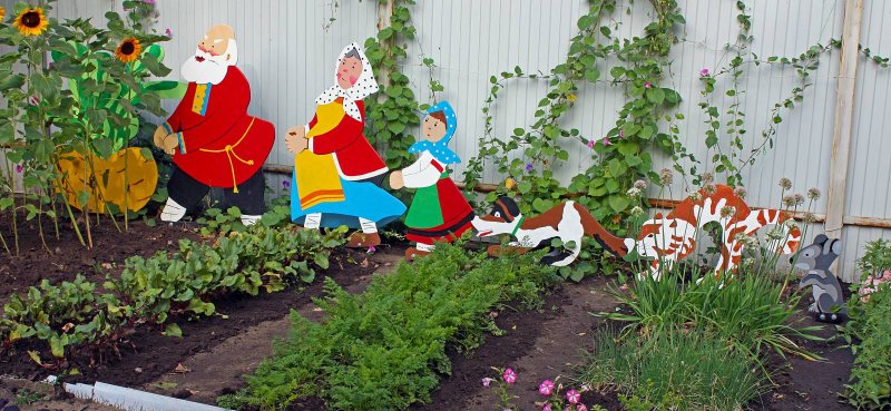 Сказочная клумба в детском саду