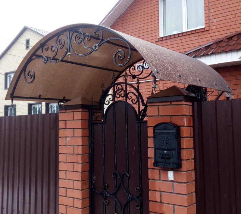 Калитка с козырьком
