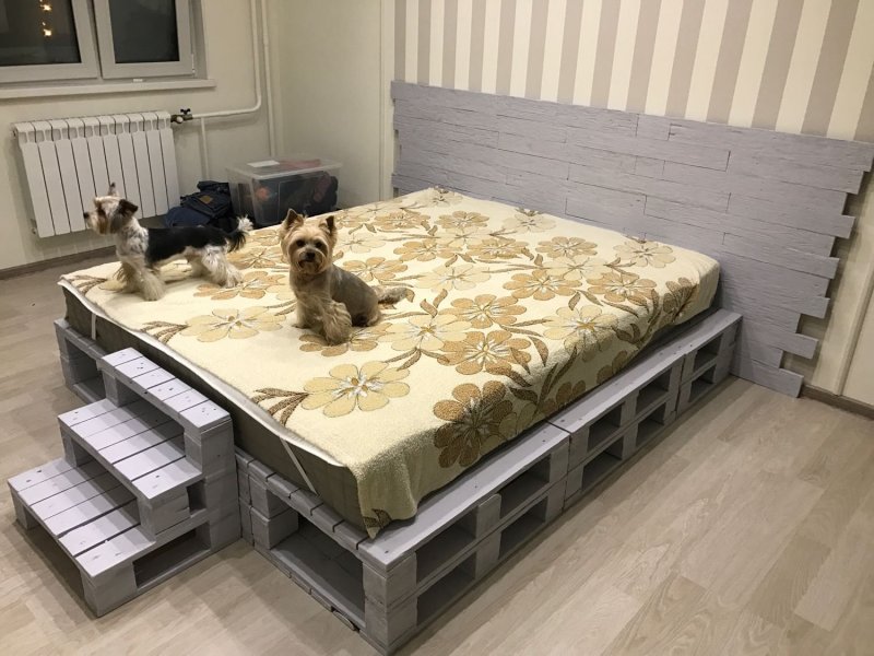 Кровать из поддонов