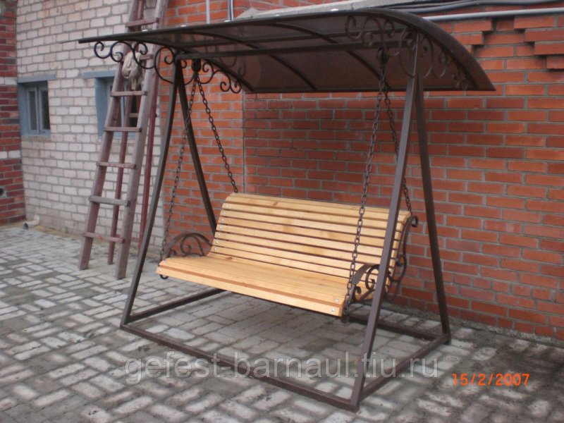 Садовая качеля из металла