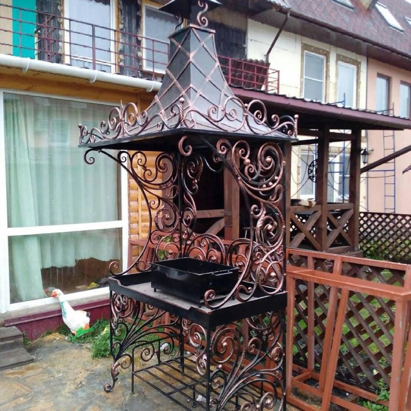 Кованная зона барбекю