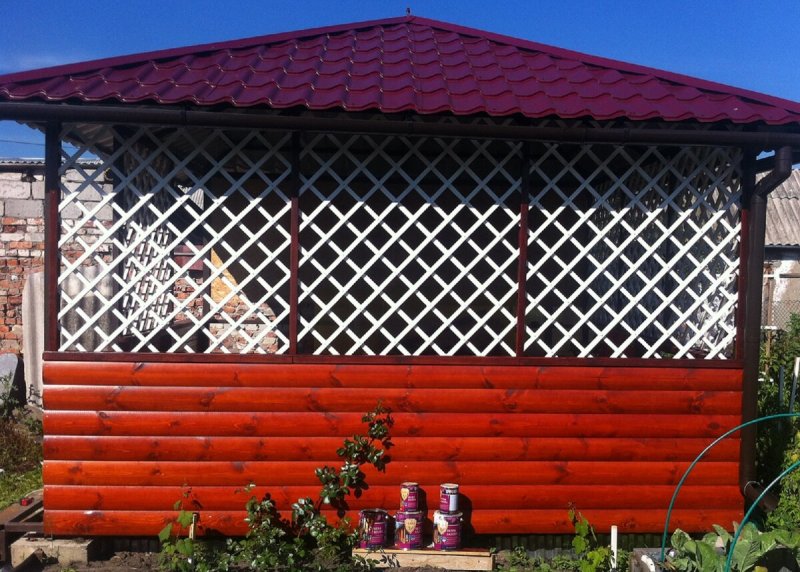 Покрасить беседку на даче