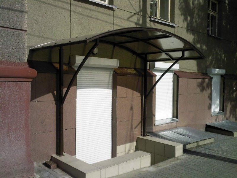 Козырек с опорами