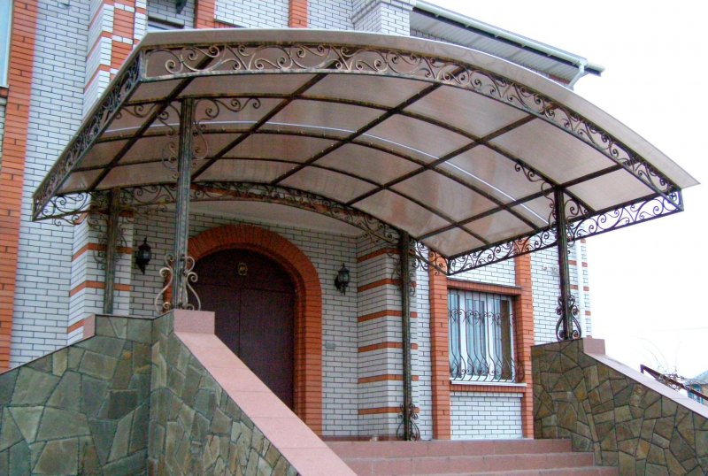Крыша над крыльцом из поликарбоната