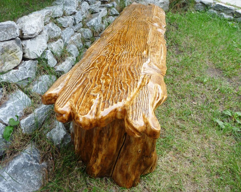 Скамейка из бревна