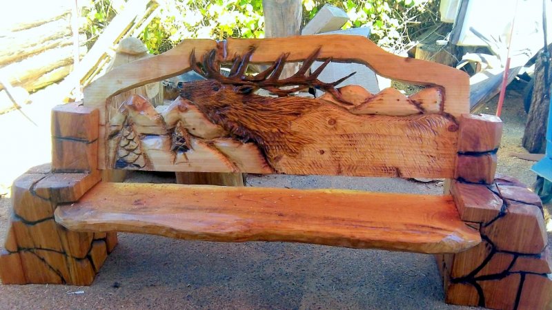 Скамейки из брёвен и коряг