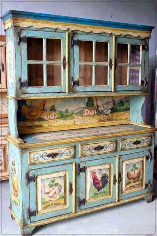 Декор старинного буфета