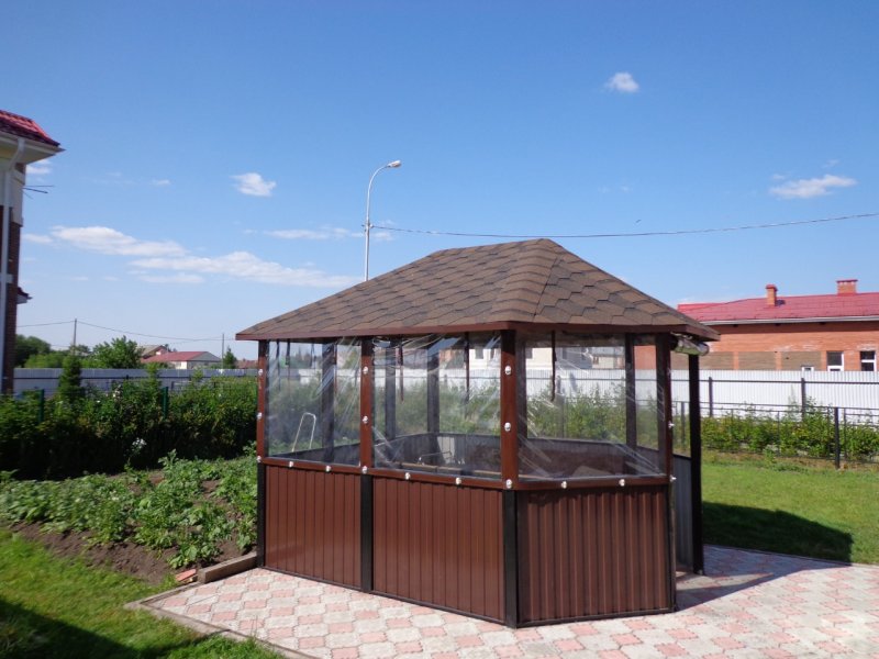 Коричневая беседка