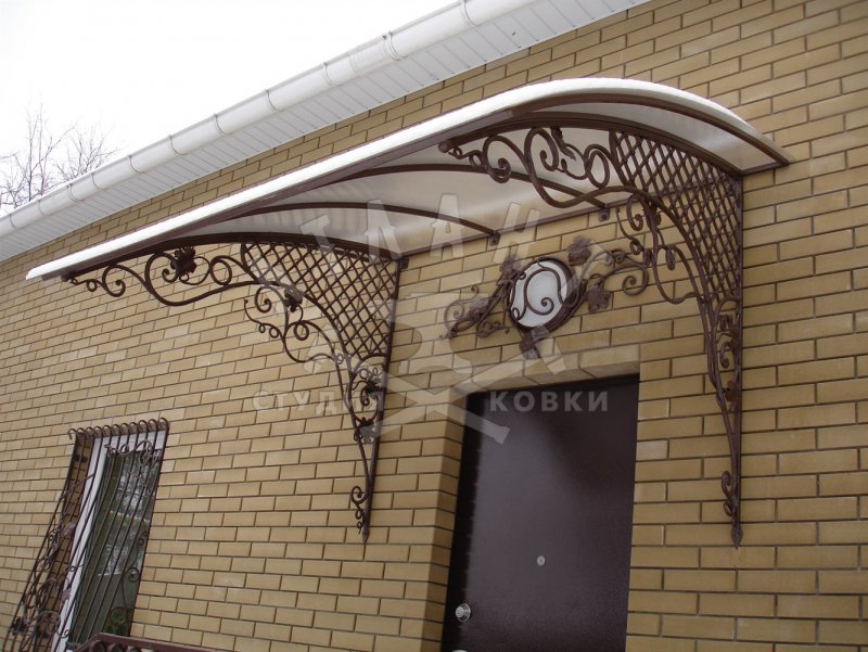 Кованые навесы над крыльцом