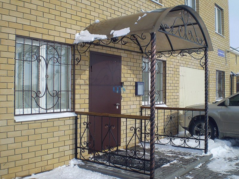 Крыльцо с навесом