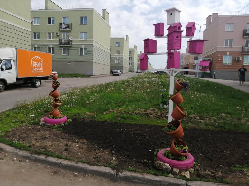 Арт объект ягоды