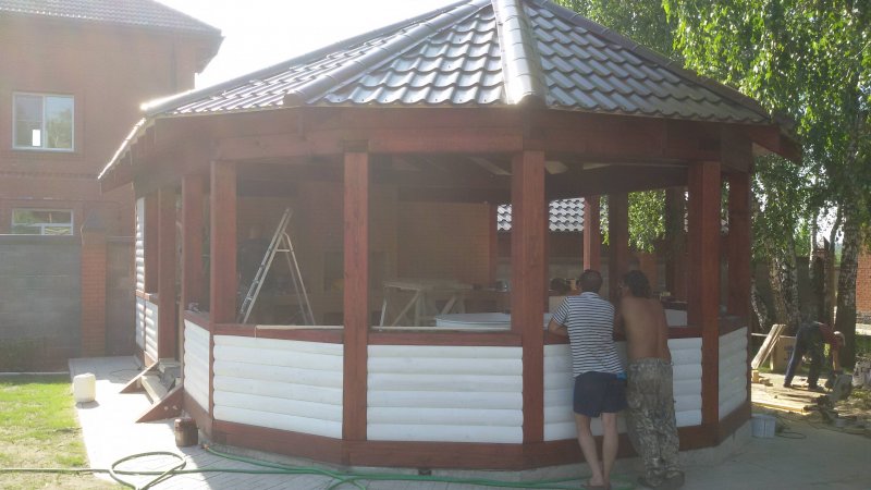 Беседка прямоугольная застекленная