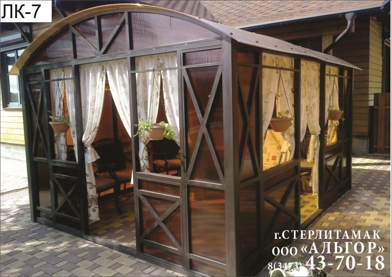 Беседка на металлическом каркасе