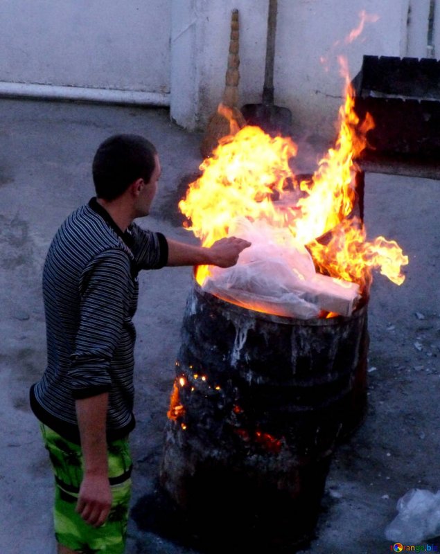 Огонь в бочке