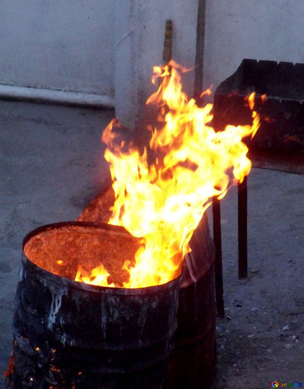 Горящие бочки