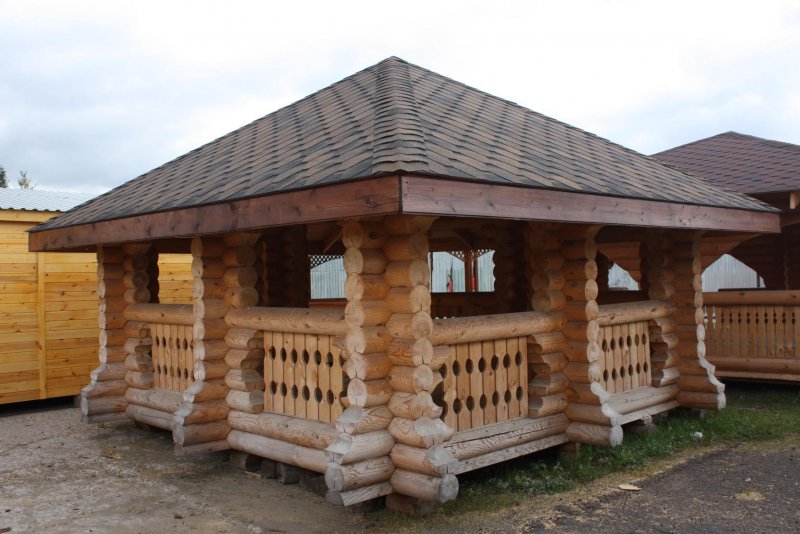Рубленая беседка из бревна