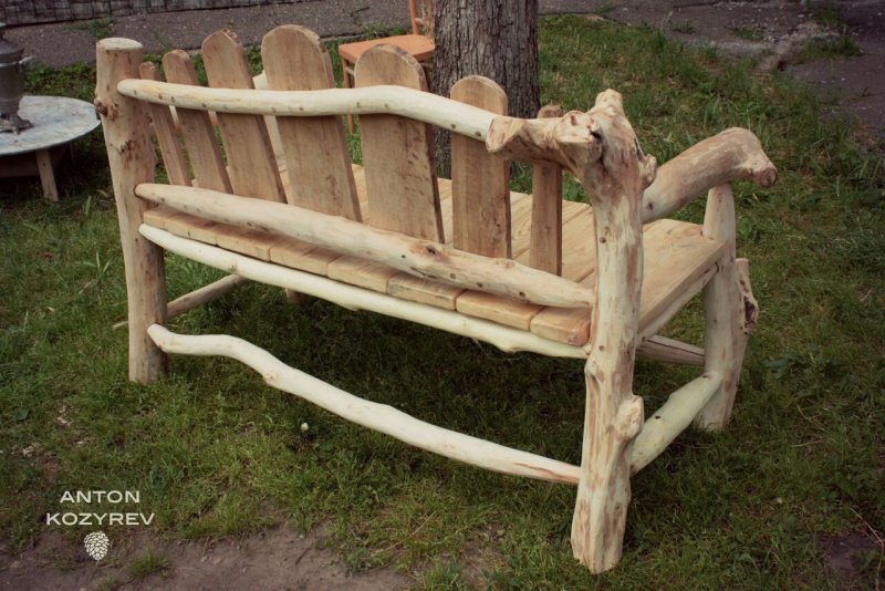 Скамейка в рустикальном стиле