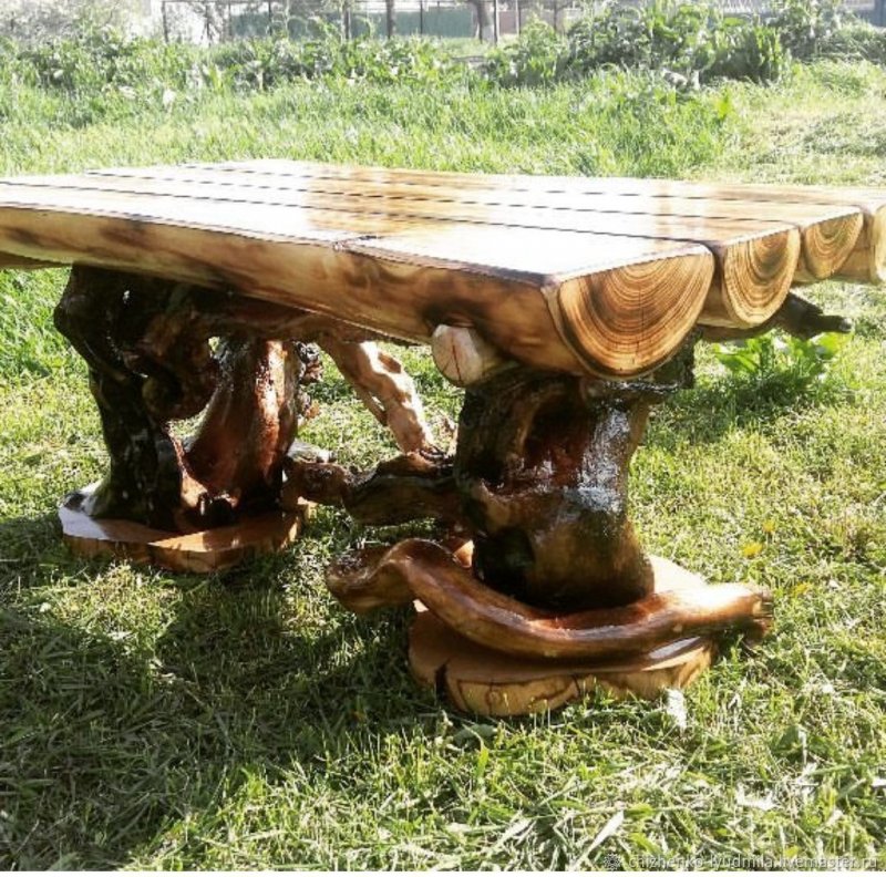 Скамейки из брёвен и коряг