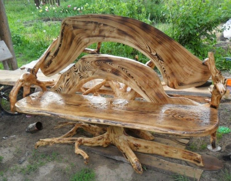 Скамья из цельного дерева
