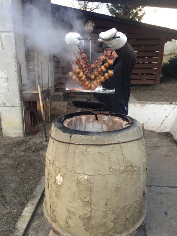 Бабка на тандыре