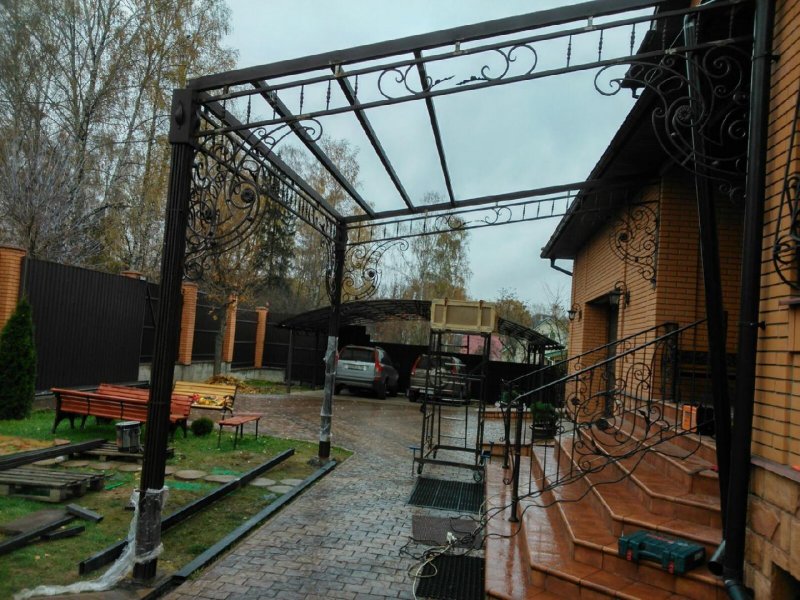Дом двухэтажный с навесом металлический