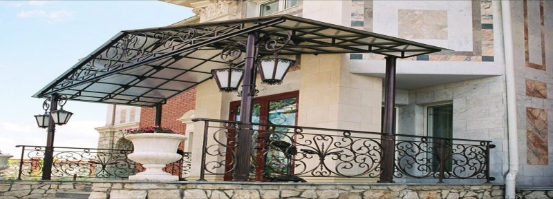 Кованые столбы для крыльца