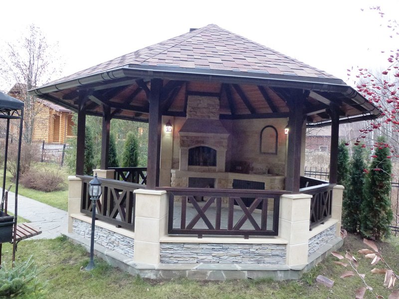 Круглая беседка с барбекю