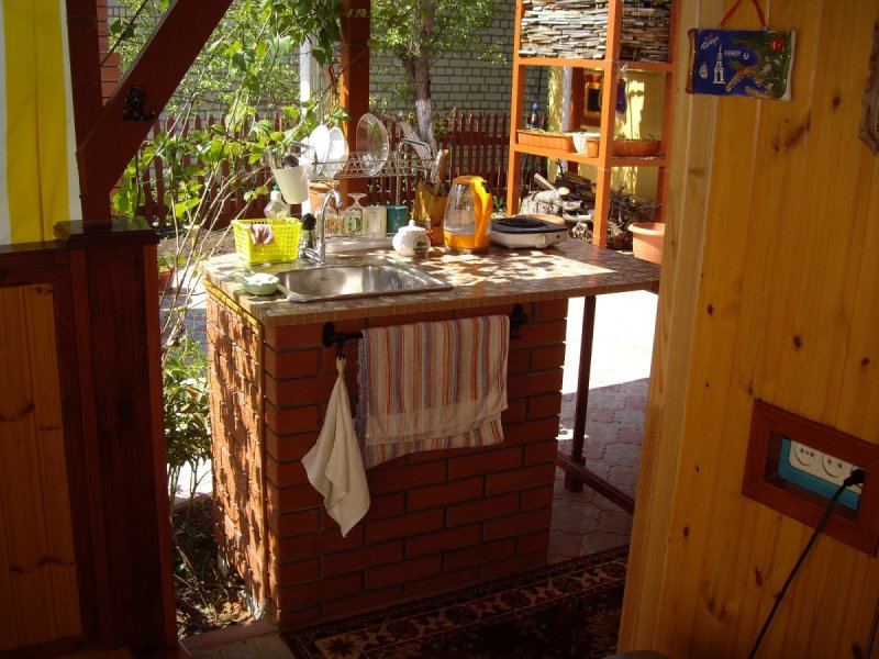 Маленькая кухня на веранде
