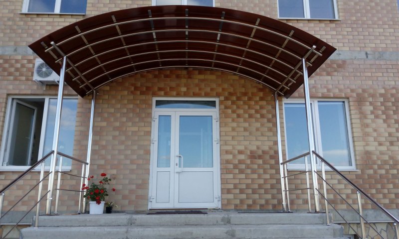 Козырек из нержавеющей стали и поликарбоната