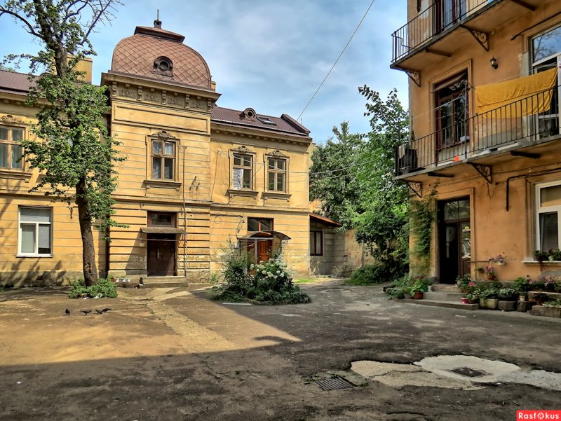 Провинциальный двор