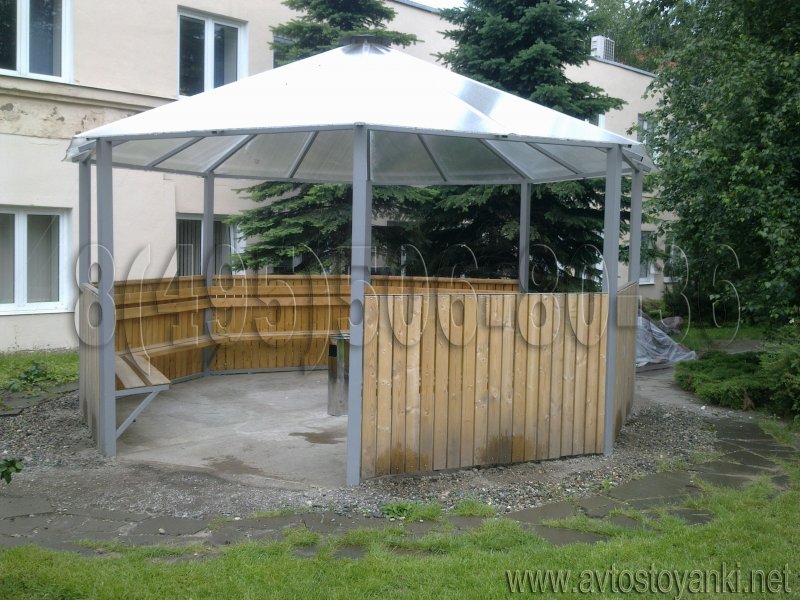 Беседка для курения на улице из дерева