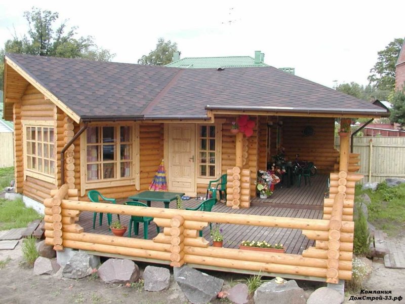 Деревянная баня с беседкой