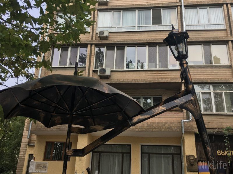 Козырек в виде зонта