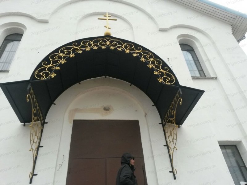 Кованые козырьки на Церковь