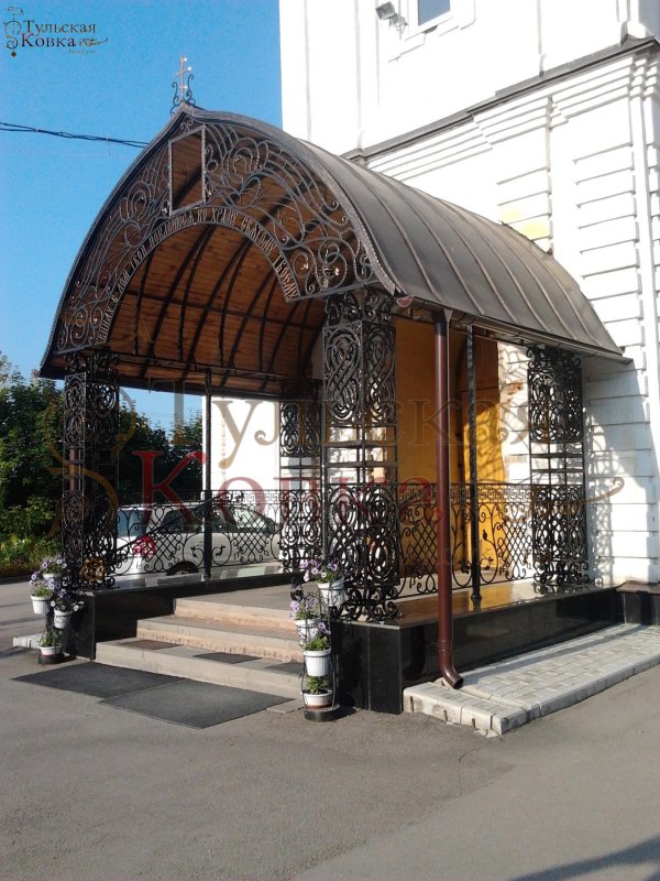 Козырек кованый для храма