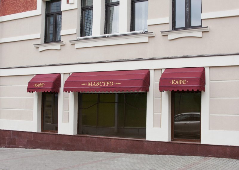 Маркизы на фасаде